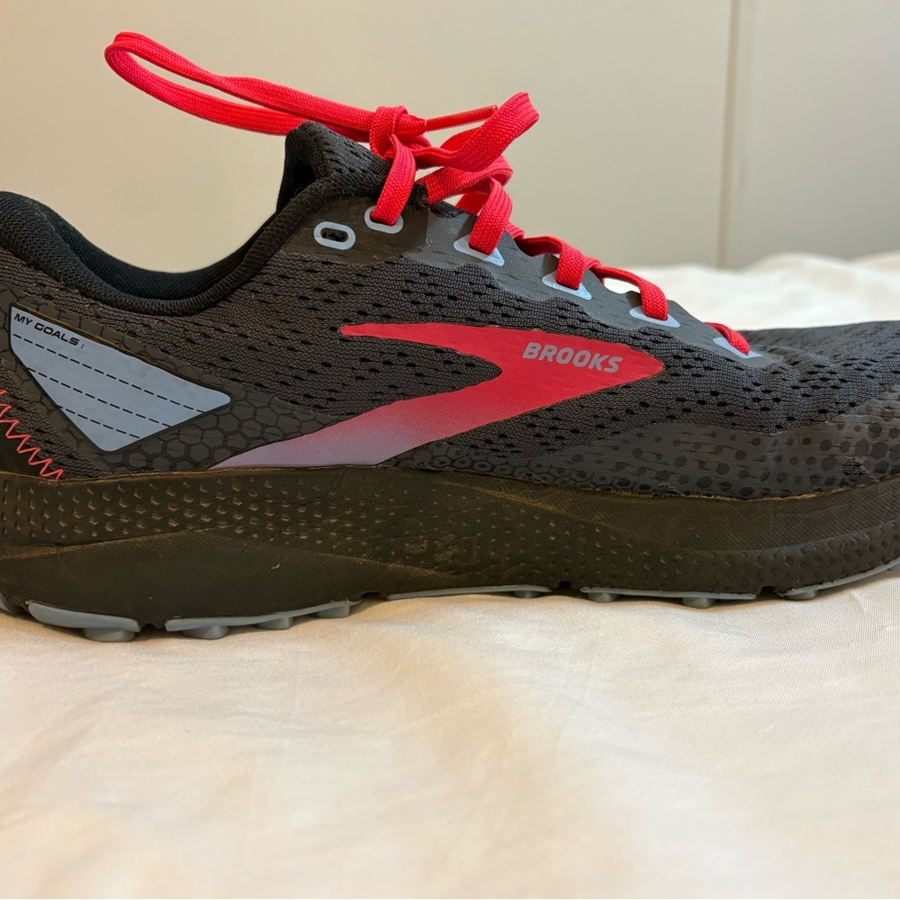 Brooks Divide 3 Trail Running Shoes - Black with Hot Pink Accents - Picture 2 of 6